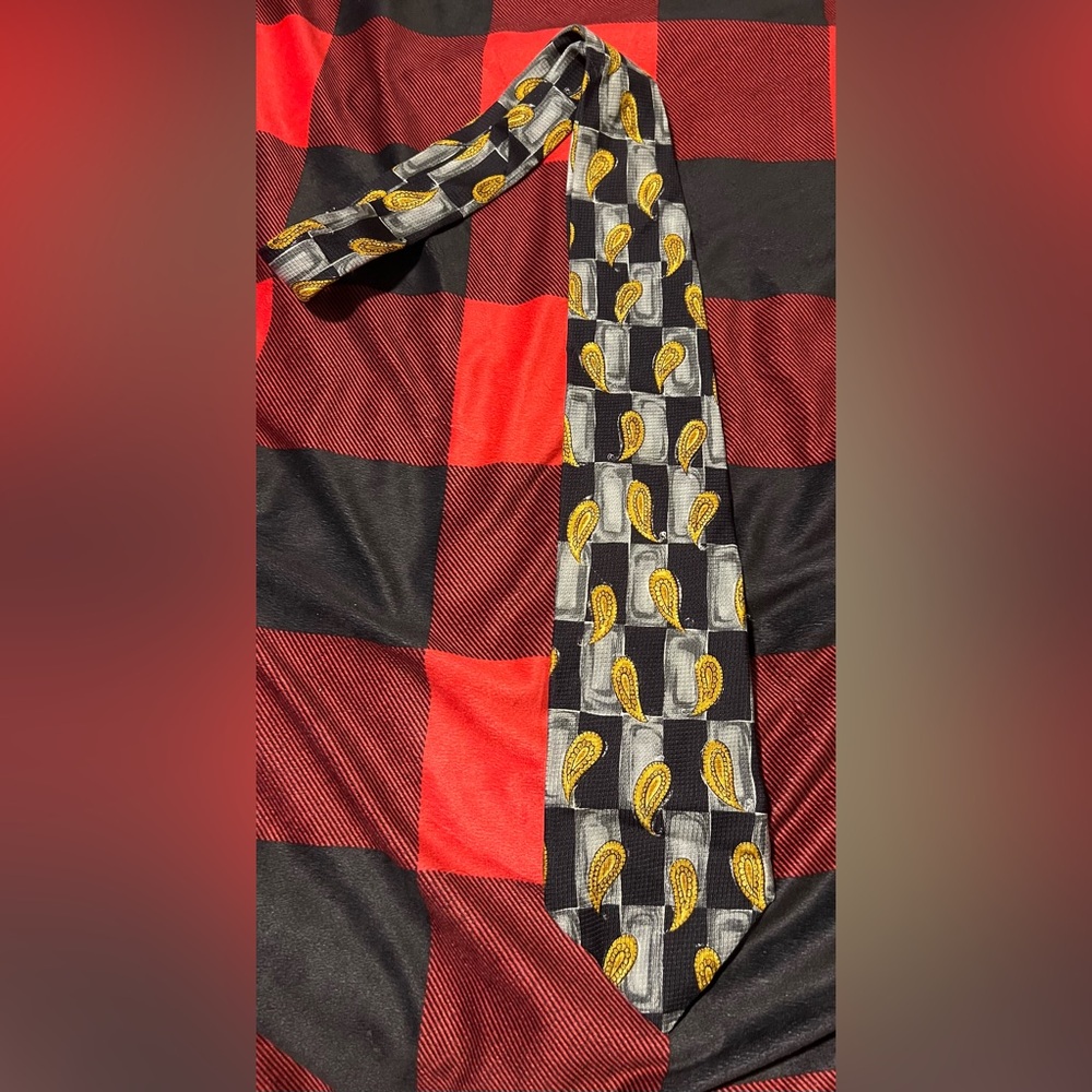 EUC Bugatti 100% Italian Silk Printed Tie